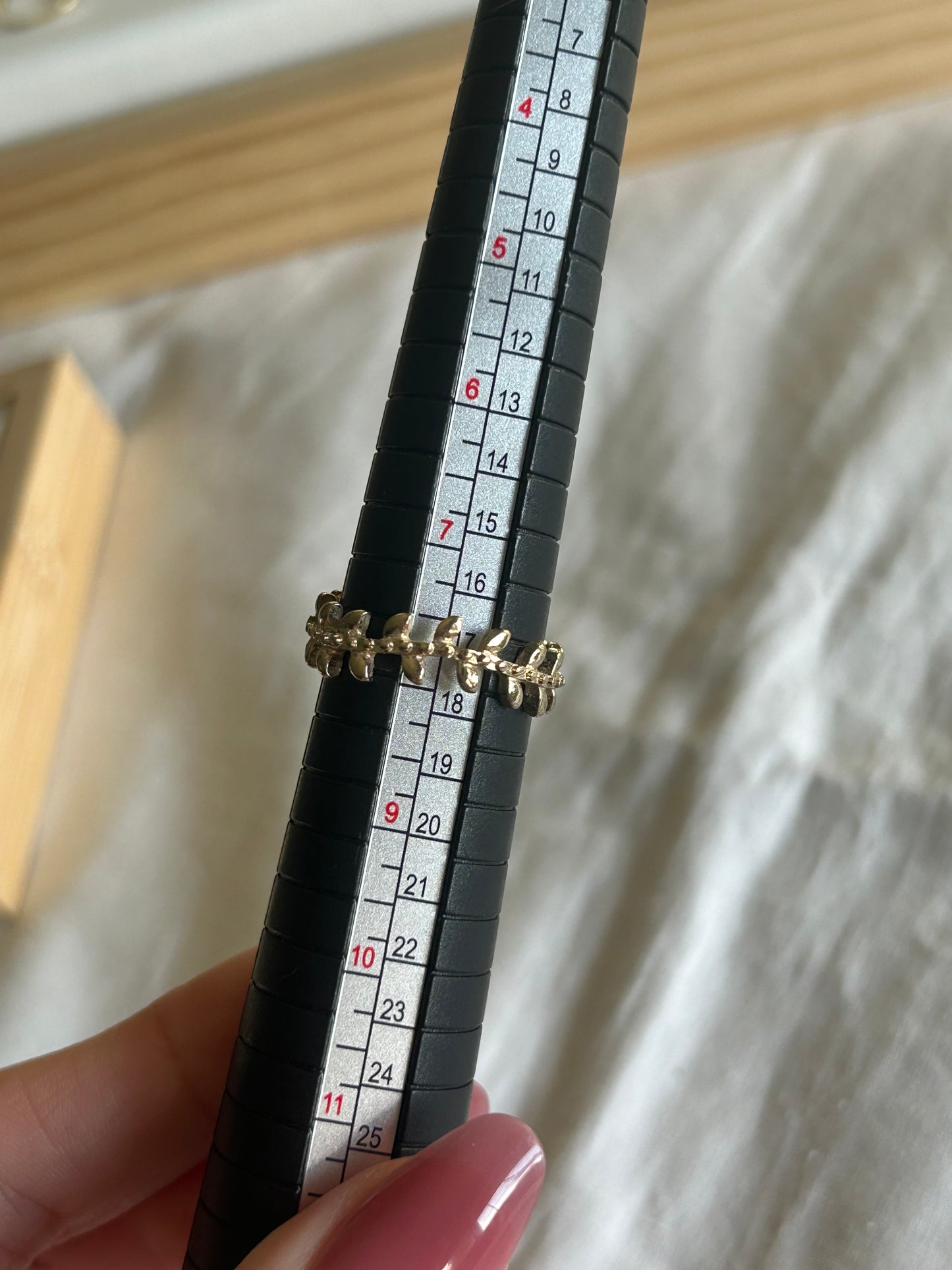 gold ring {size 8}
