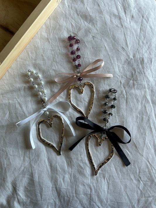 bow/heart accessory